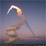 تصویر نجومی روز ناسا: اشاره دود موشک به سمت ماه
