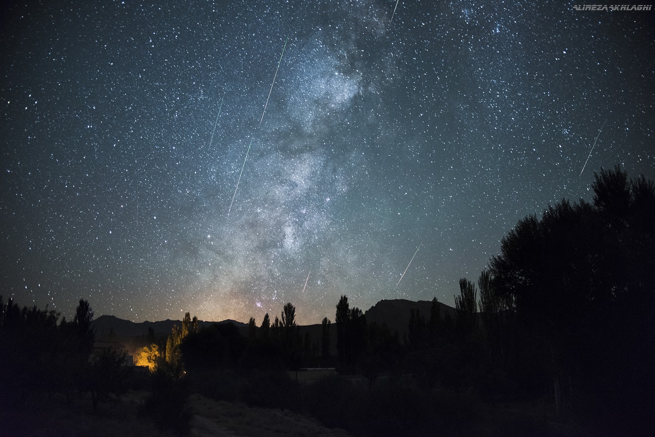 آسمان کویر لوت در شب