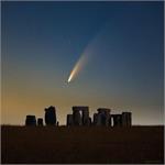 دنباله دار NEOWISE بر فراز استون هنج