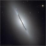 NGC 5866 کهکشانی از نیمرخ