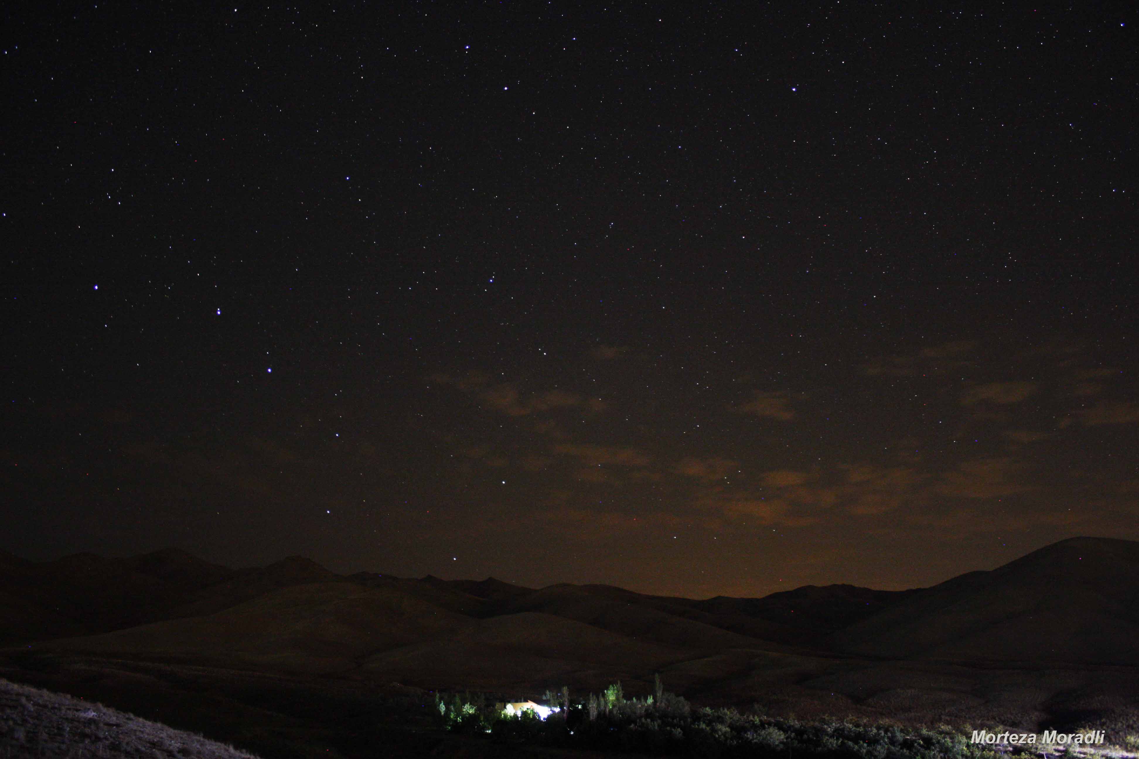 دب اکبر در آسمان کوهستان