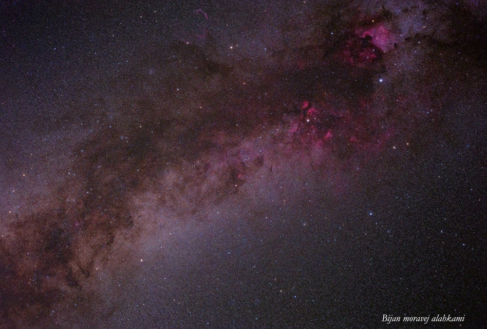 صورت فلکی با شکوه ماکیان در پهنه کهکشان راه شیری