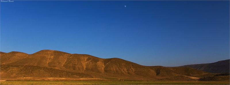 ماه بر فراز رشته کوه البرز