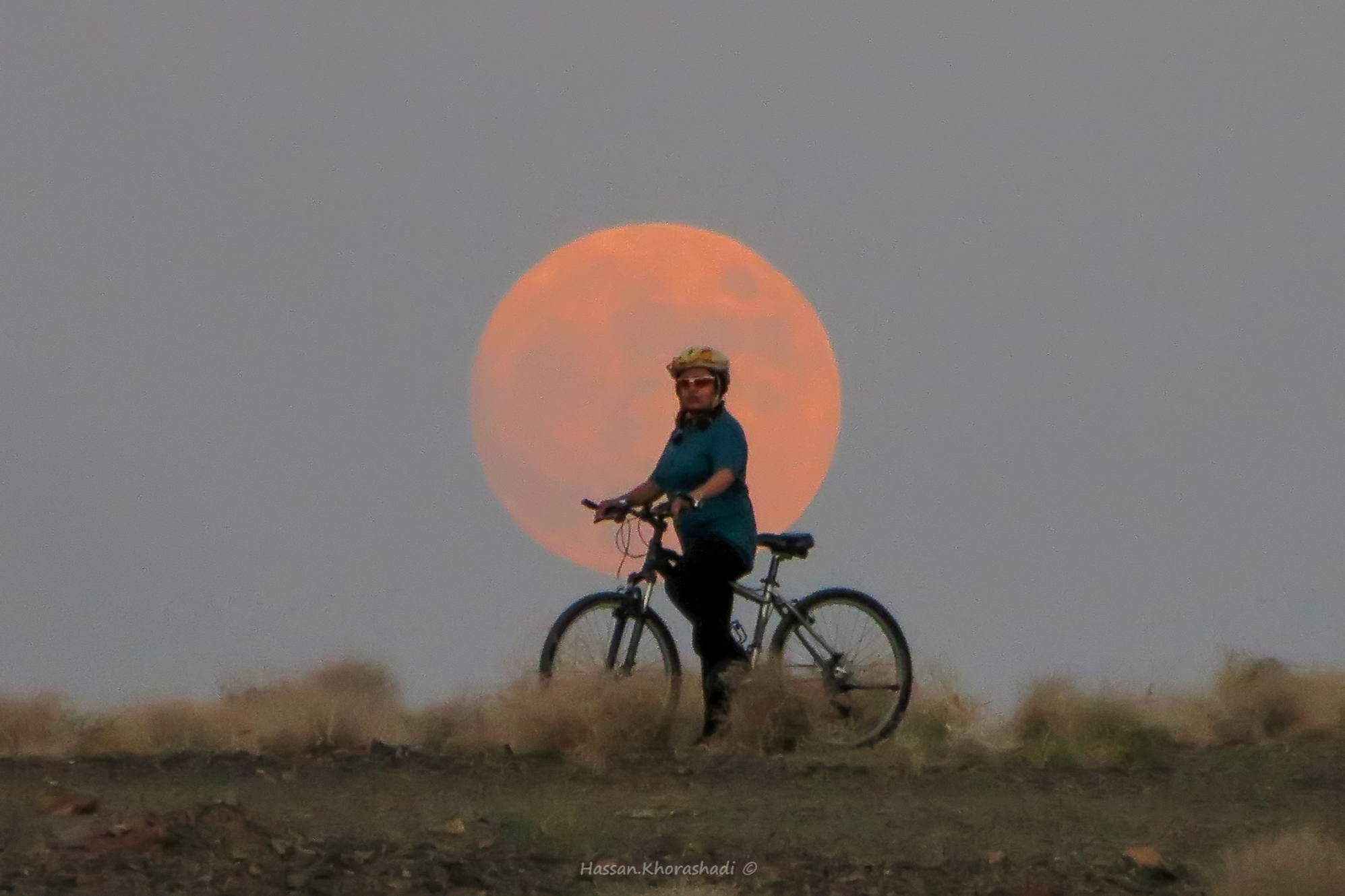 Cycling around the Moon