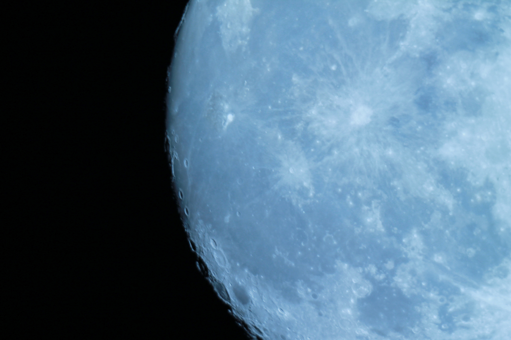 ماه از پنجره دید ابوریحان 1